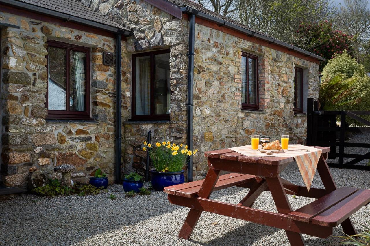 The Snug At Cornish Barn Holidays Truro Exterior foto